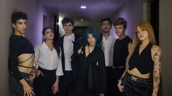 Mastering the Art of Haggling: Top Tips for Scoring Women"s Fashion at UK Flea Markets